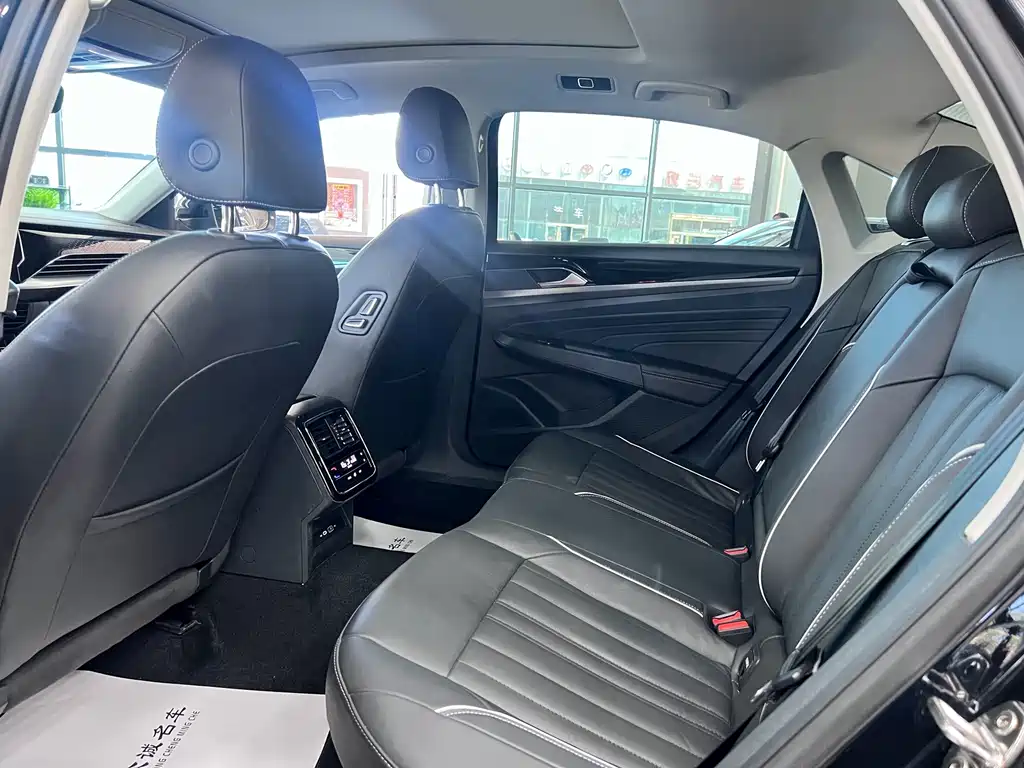 Volkswagen Passat 2022
