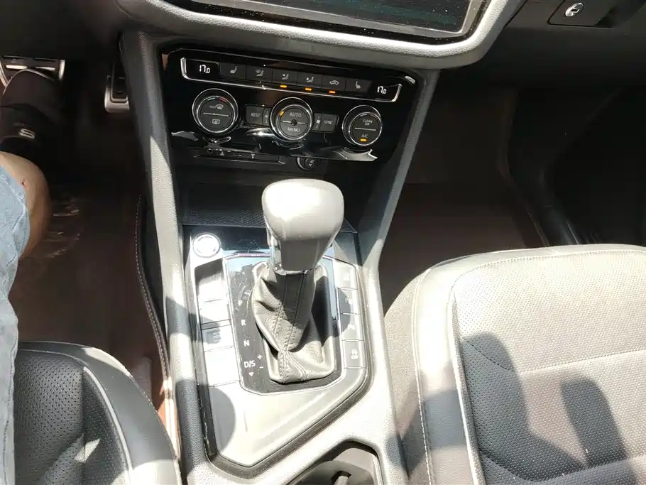 Volkswagen Tiguan L PHEV 2019 — фото 16