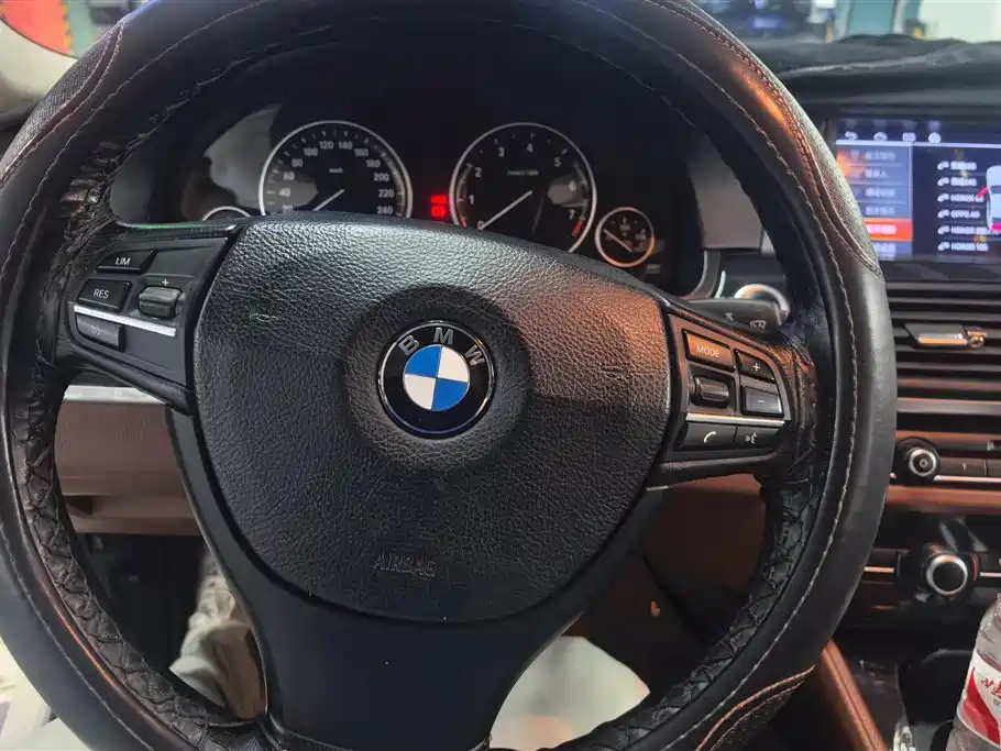BMW 5 Series 2014 — фото 15