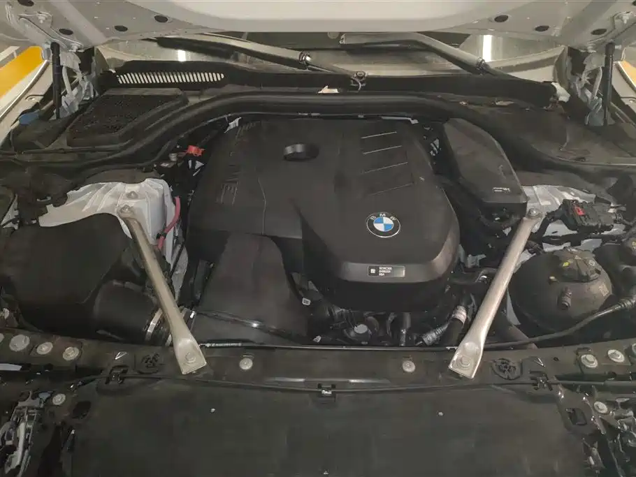 BMW 5 Series 2025 — фото 10