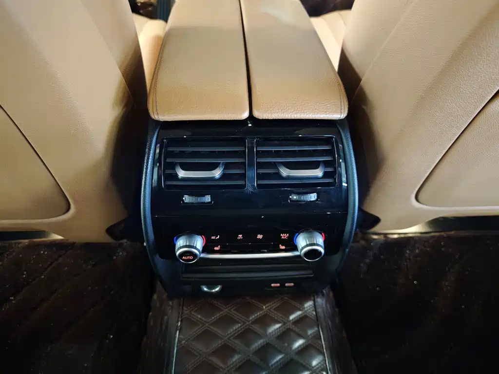 BMW 5 Series 2020 — фото 12