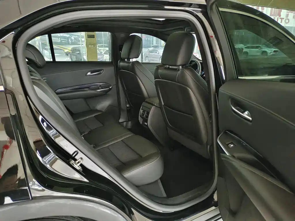 Cadillac XT4 2022 — фото 22