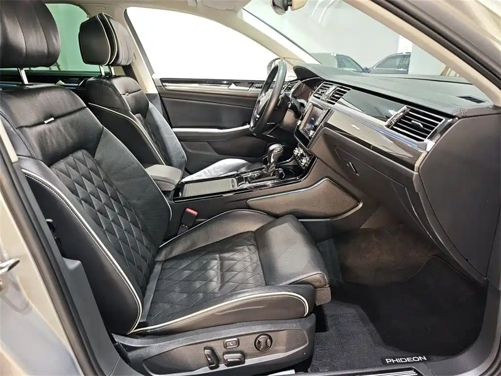 Volkswagen Phideon 2017 — фото 13