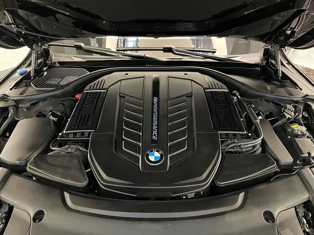 BMW 7 Series 2018 — фото 20