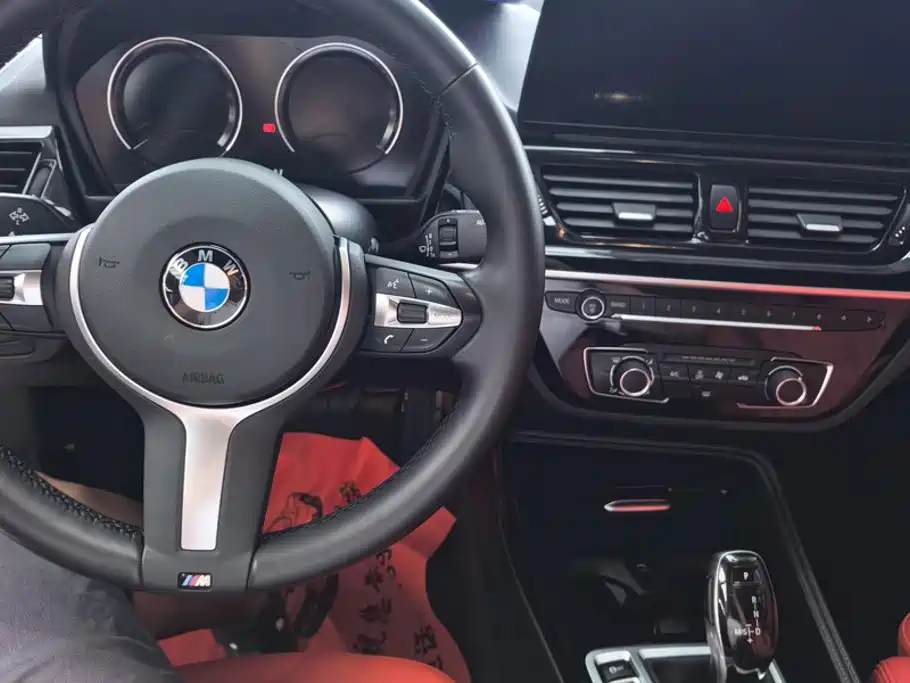 BMW 1 Series 2022 — фото 12