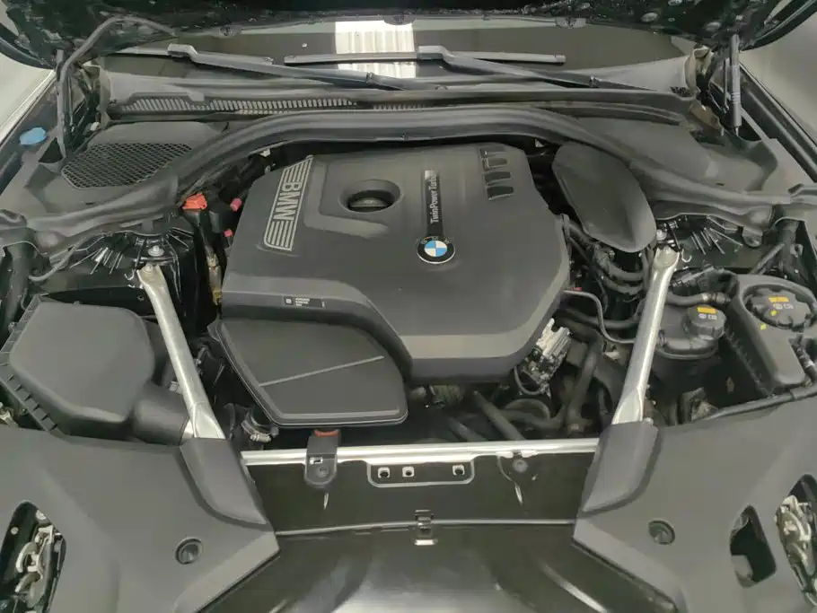 BMW 5 Series 2019 — фото 10