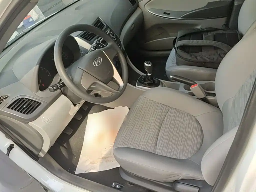 Hyundai Accent 2017 — фото 15