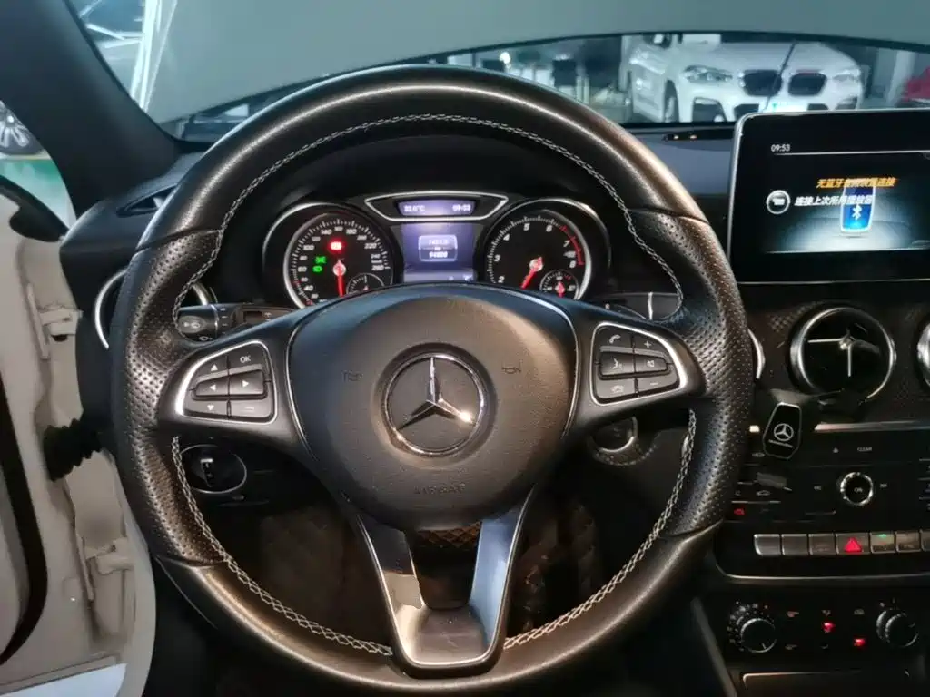 Mercedes-Benz A-Class 2017 — фото 11