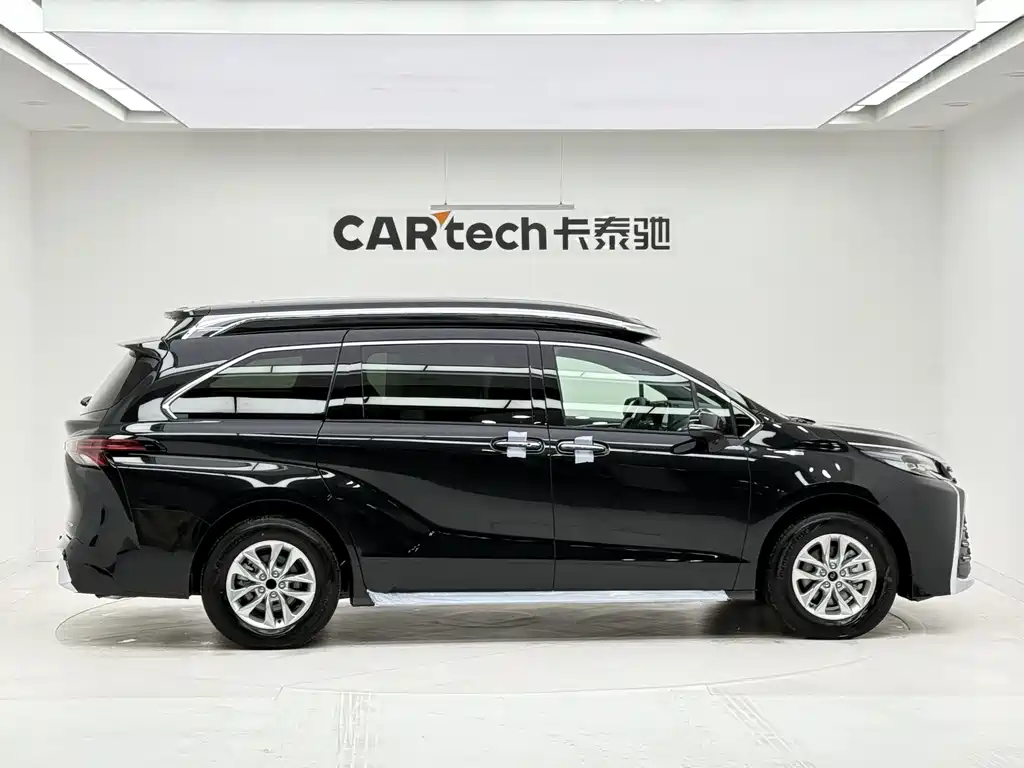Toyota Granvia — фото 5