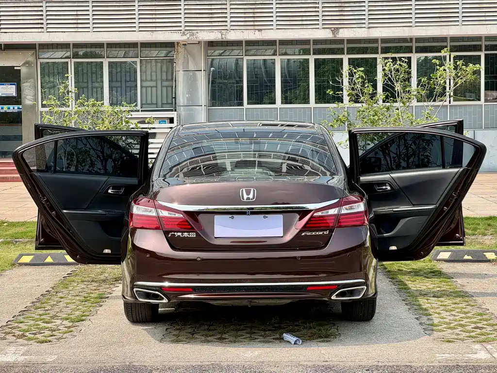Honda Accord 2016 — фото 18