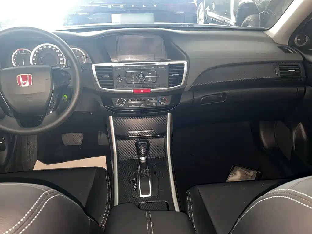 Honda Accord 2016 — фото 10