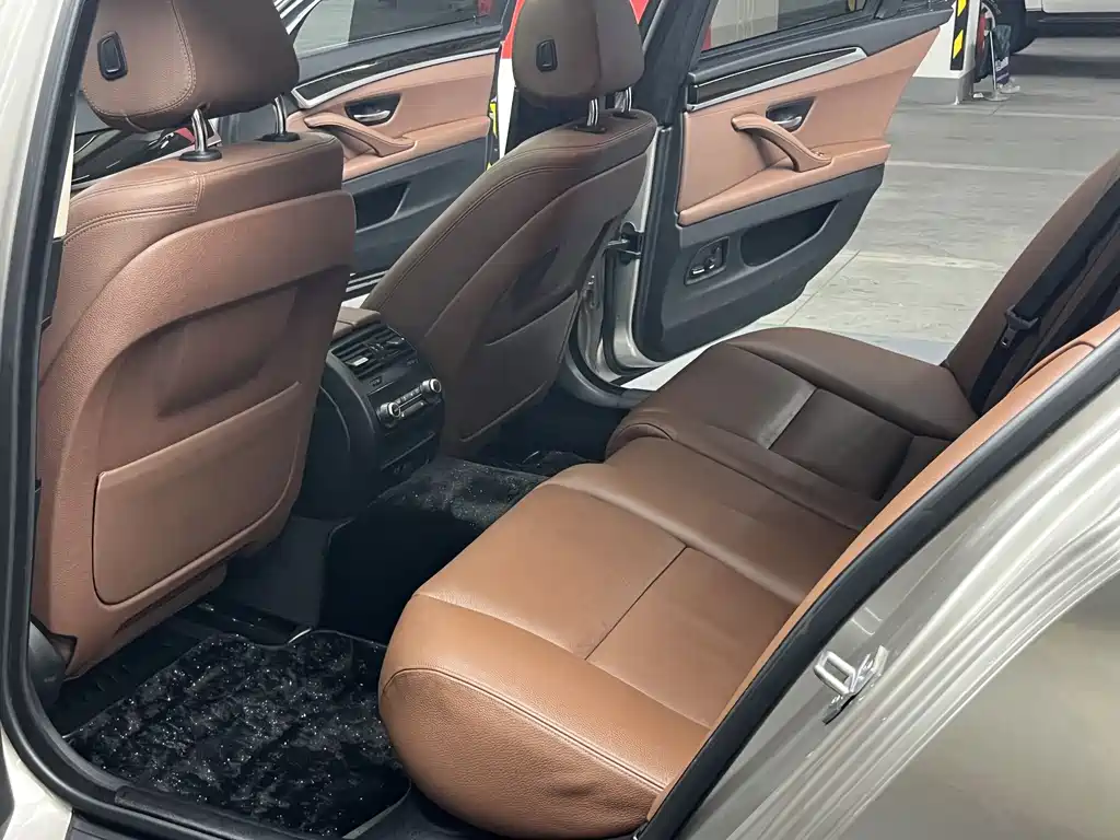 BMW 5 Series 2014 — фото 15