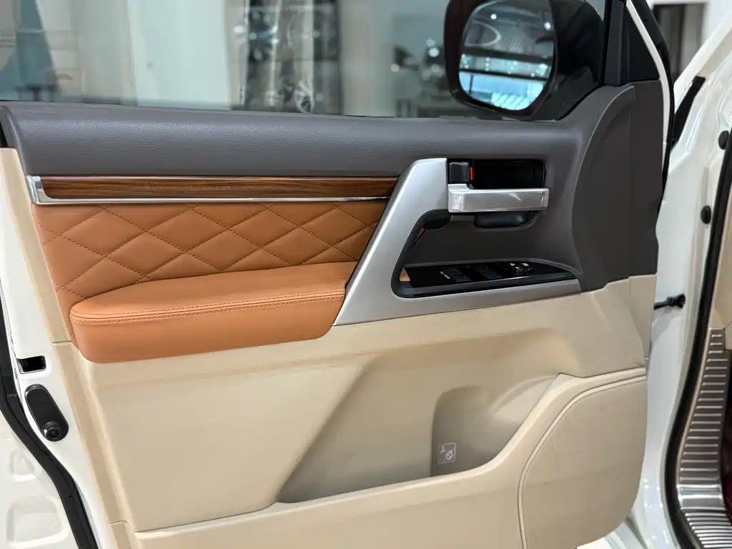 Toyota Land Cruiser 2018 — фото 9