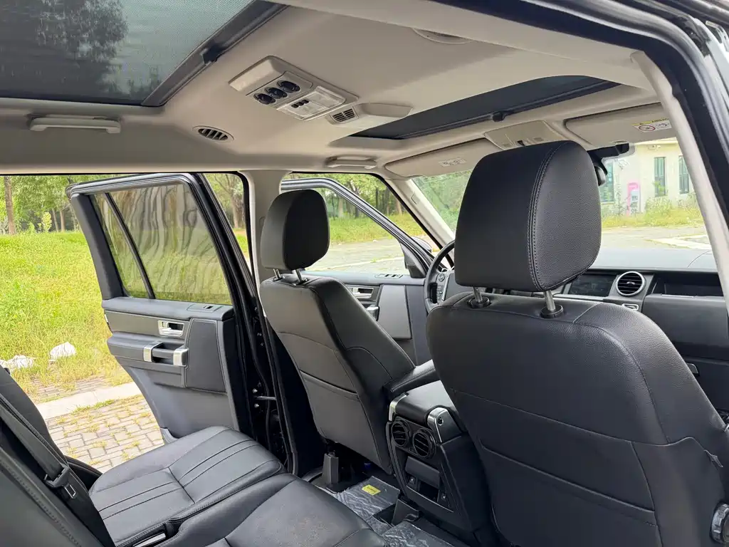 Land Rover Discovery 2015 — фото 31