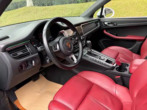 Porsche Macan 2021