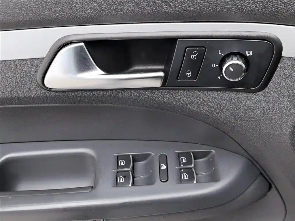 Volkswagen Touran 2015 — фото 9