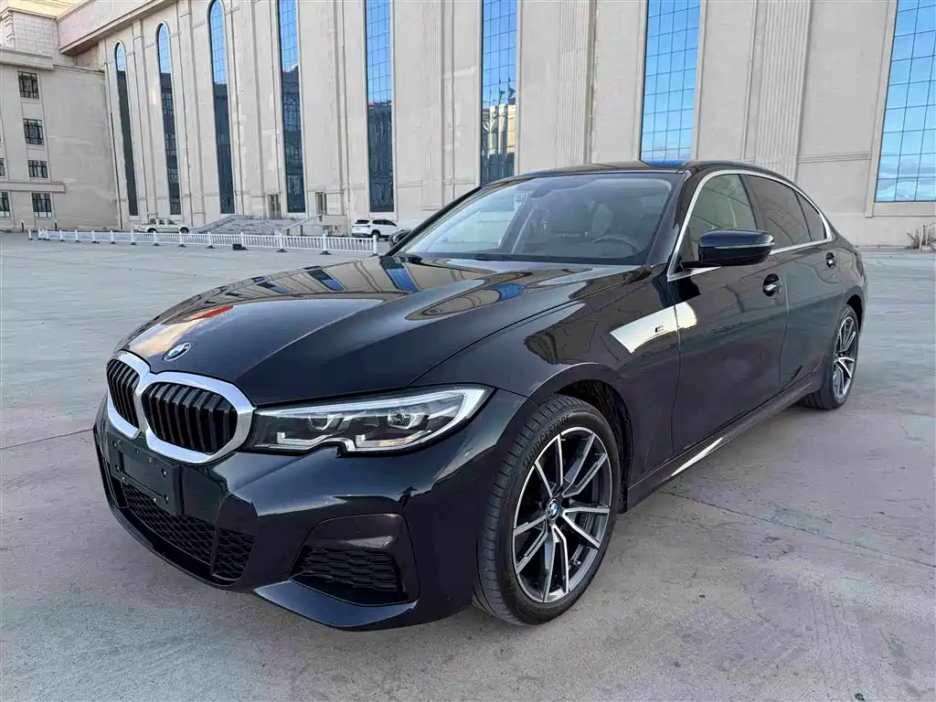 BMW 3 Series 2022 — фото 1