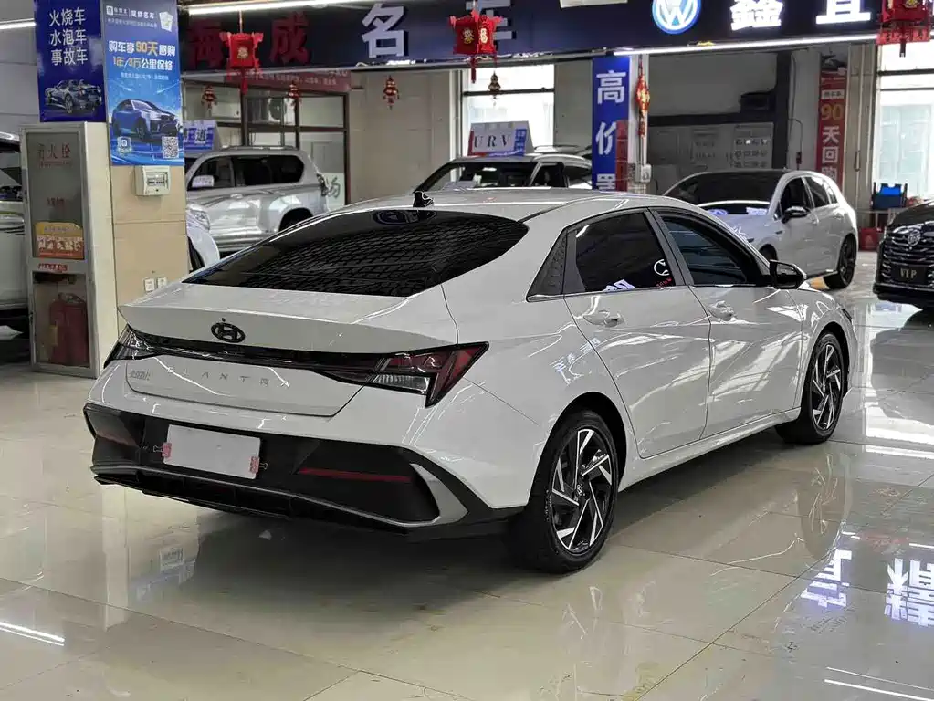 Hyundai Elantra 2023