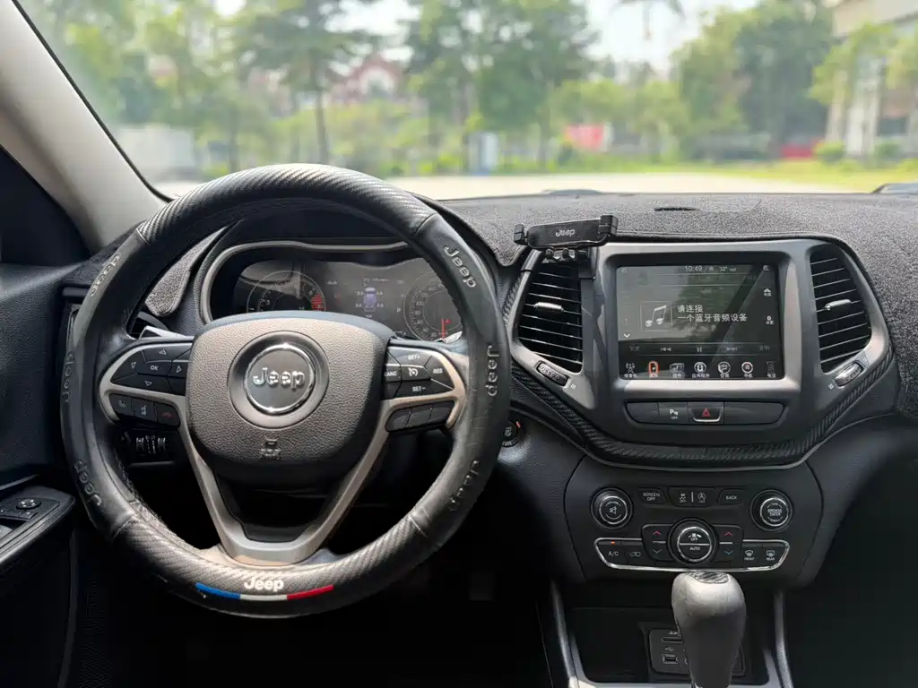 Jeep Cherokee 2018 — фото 10