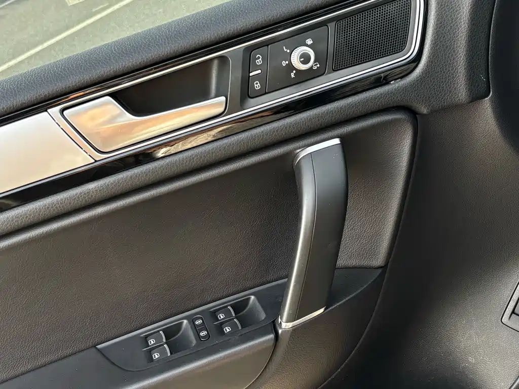 Volkswagen Touareg 2016 — фото 19