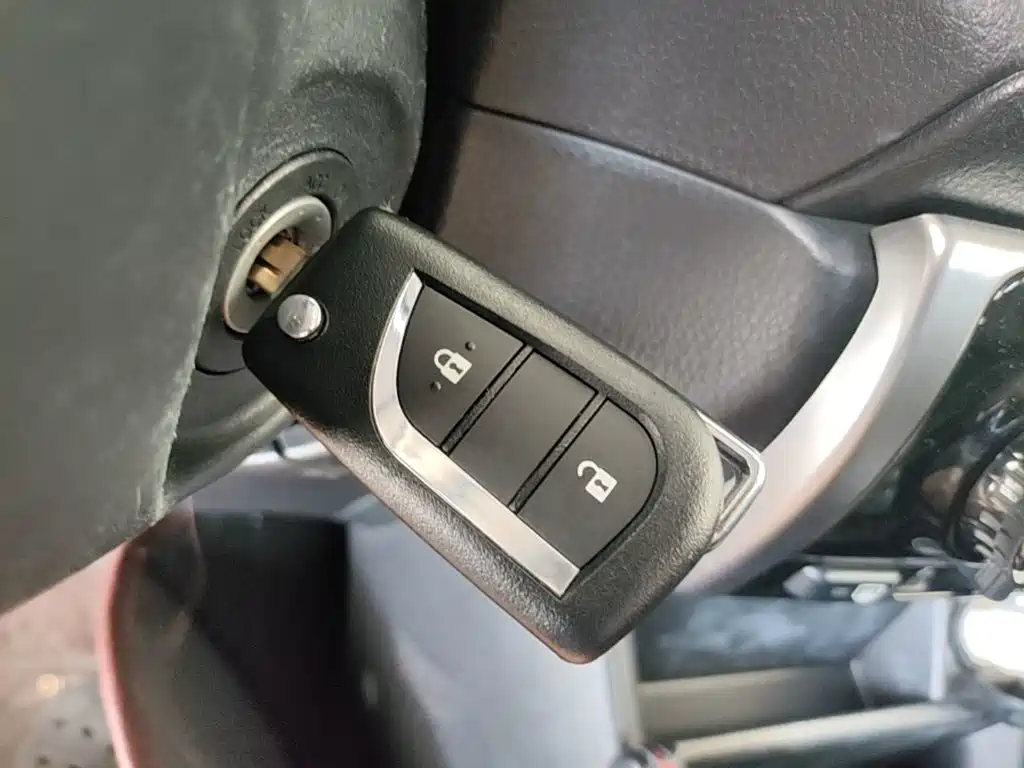 Toyota Yaris L 2020 — фото 9