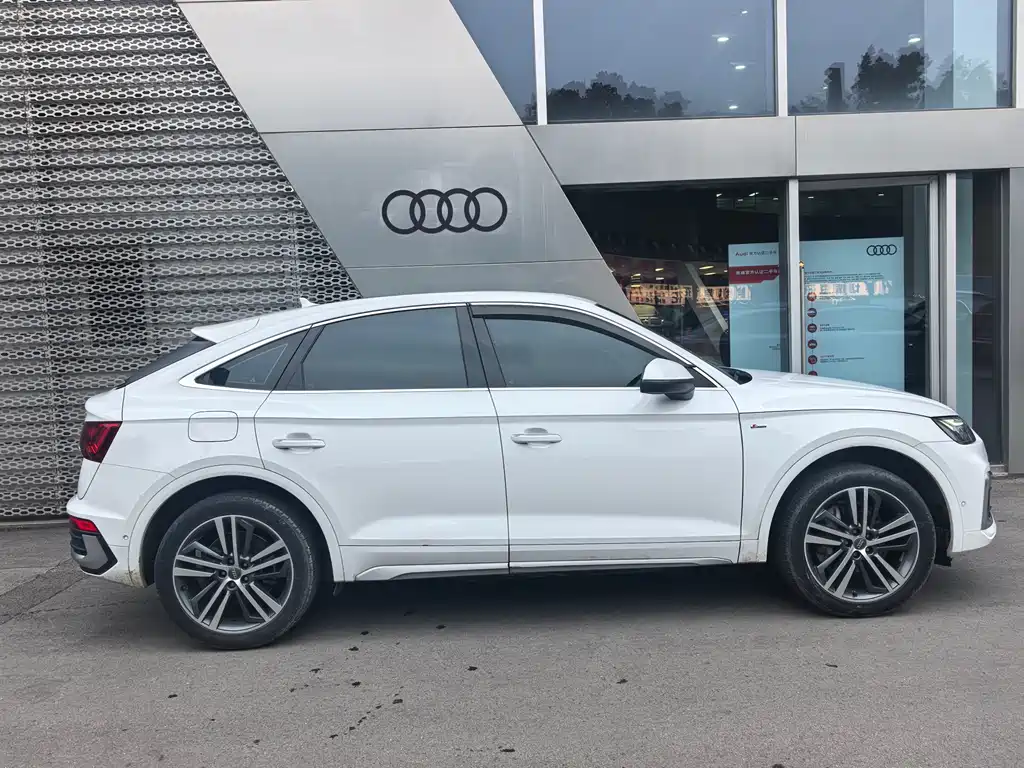 Audi Q5L Sportback 2021 — фото 4