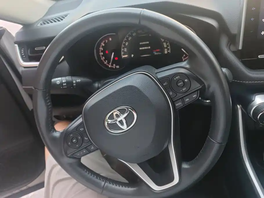 Toyota RAV4 2023 — фото 15