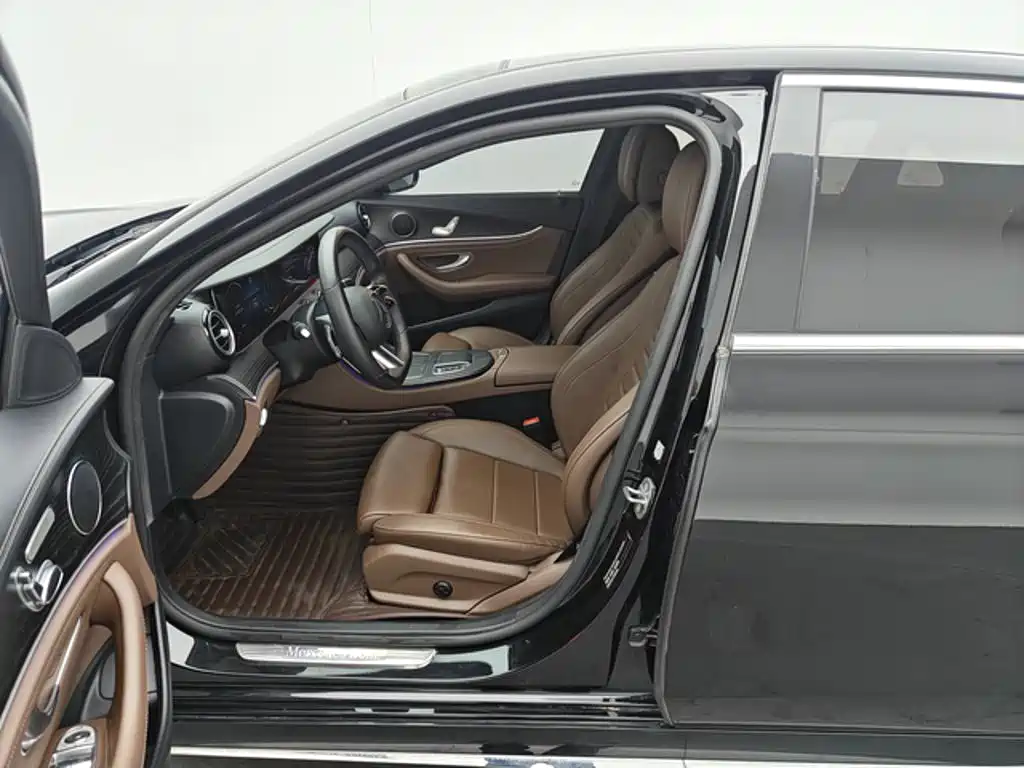 Mercedes-Benz E-Class 2021 — фото 13