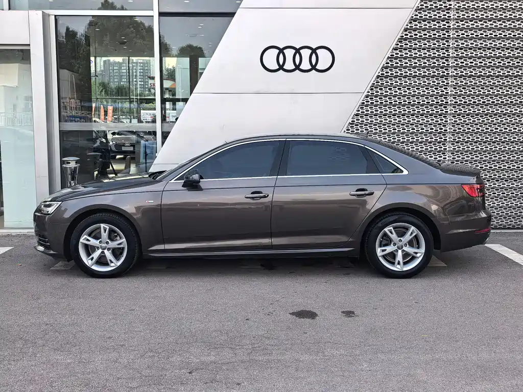 Audi A4L 2017 — фото 13