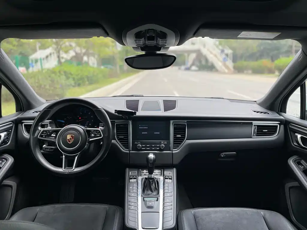 Porsche Macan 2017 — фото 13