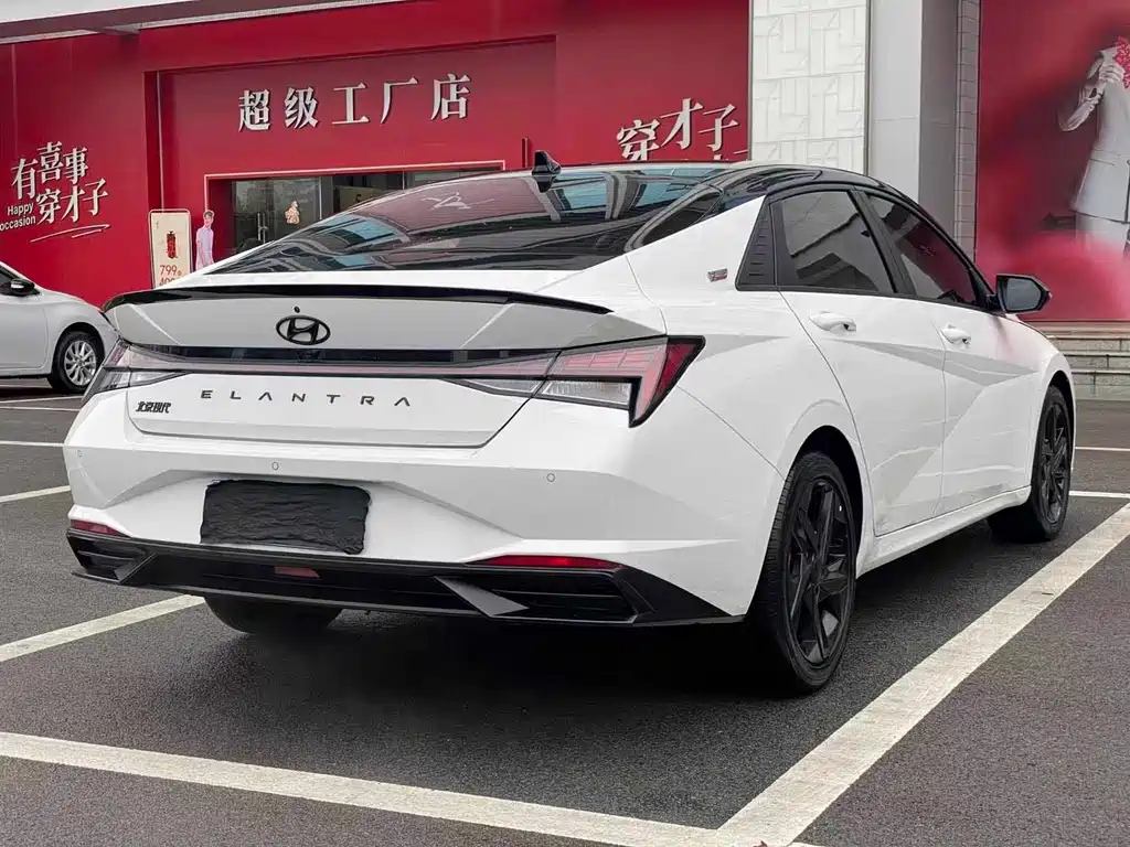 Hyundai Elantra 2022 — фото 8