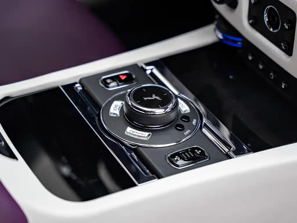 Rolls-Royce Phantom 2021 — фото 11