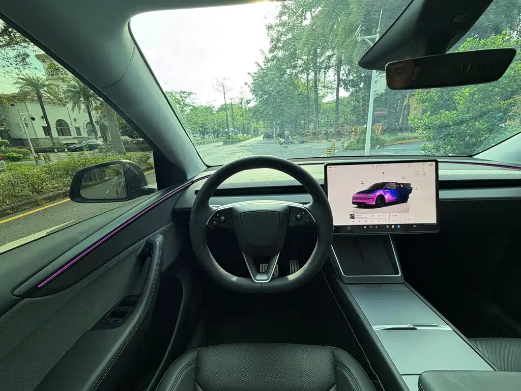 Tesla Model Y 2025 — фото 12