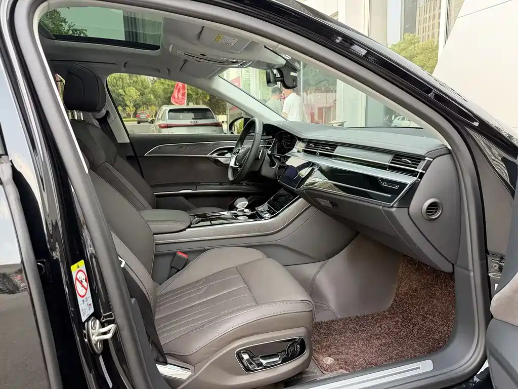 Audi A8 2025