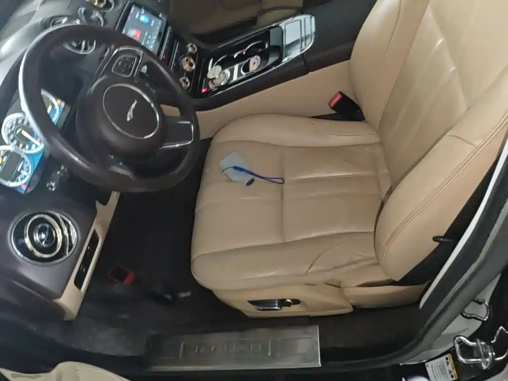Jaguar XJ 2015 — фото 15