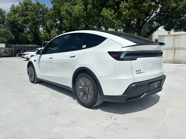 Tesla Model Y L 2026