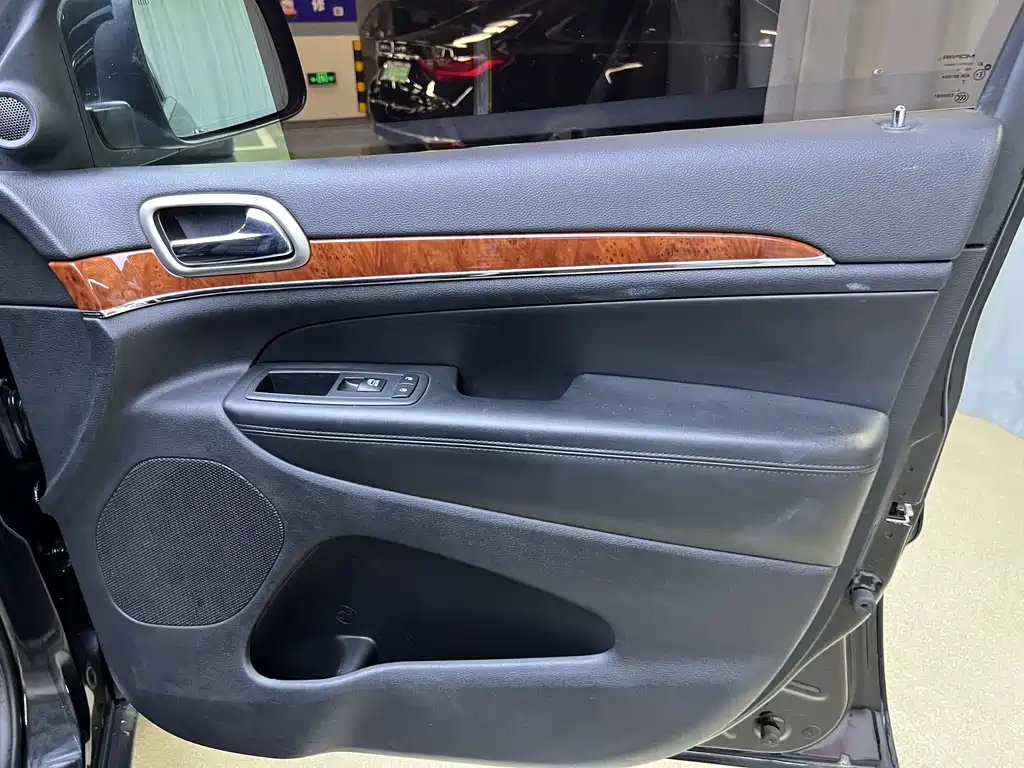 Jeep Grand Cherokee 2013 — фото 13