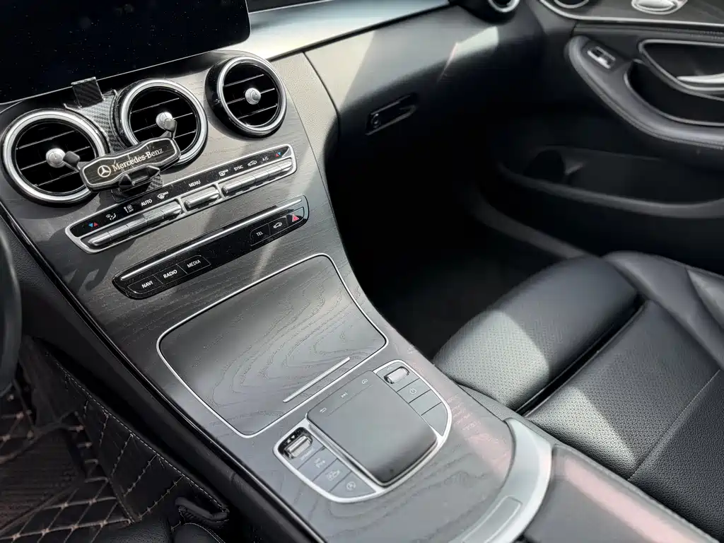 Mercedes-Benz C-Class 2018 — фото 18