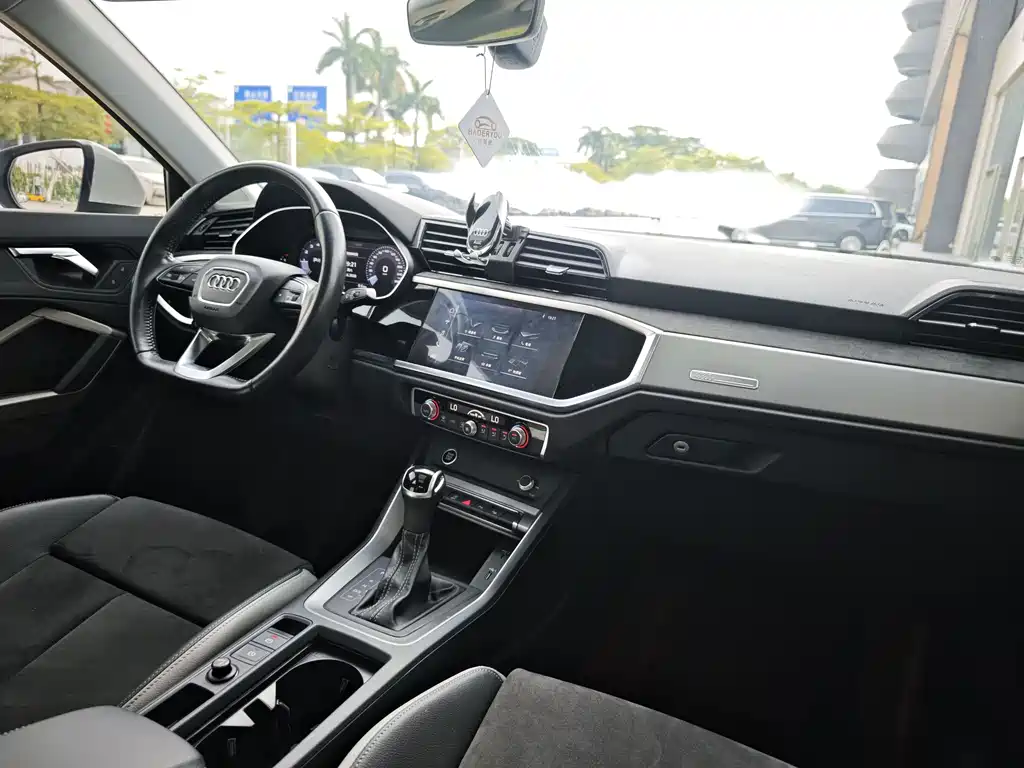 Audi Q3 2021 — фото 14