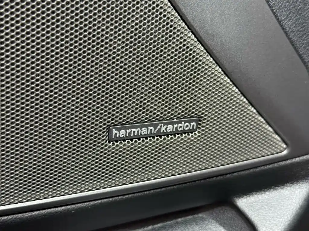 BMW 3 Series 2024 — фото 12