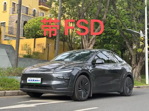 Tesla Model Y 2025