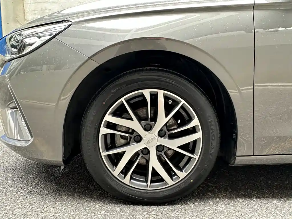 Geely Emgrand 2024