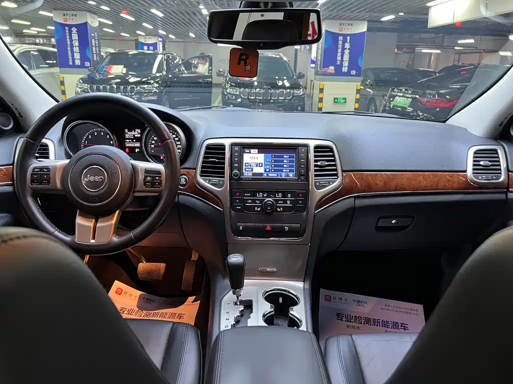 Jeep Grand Cherokee 2013 — фото 15