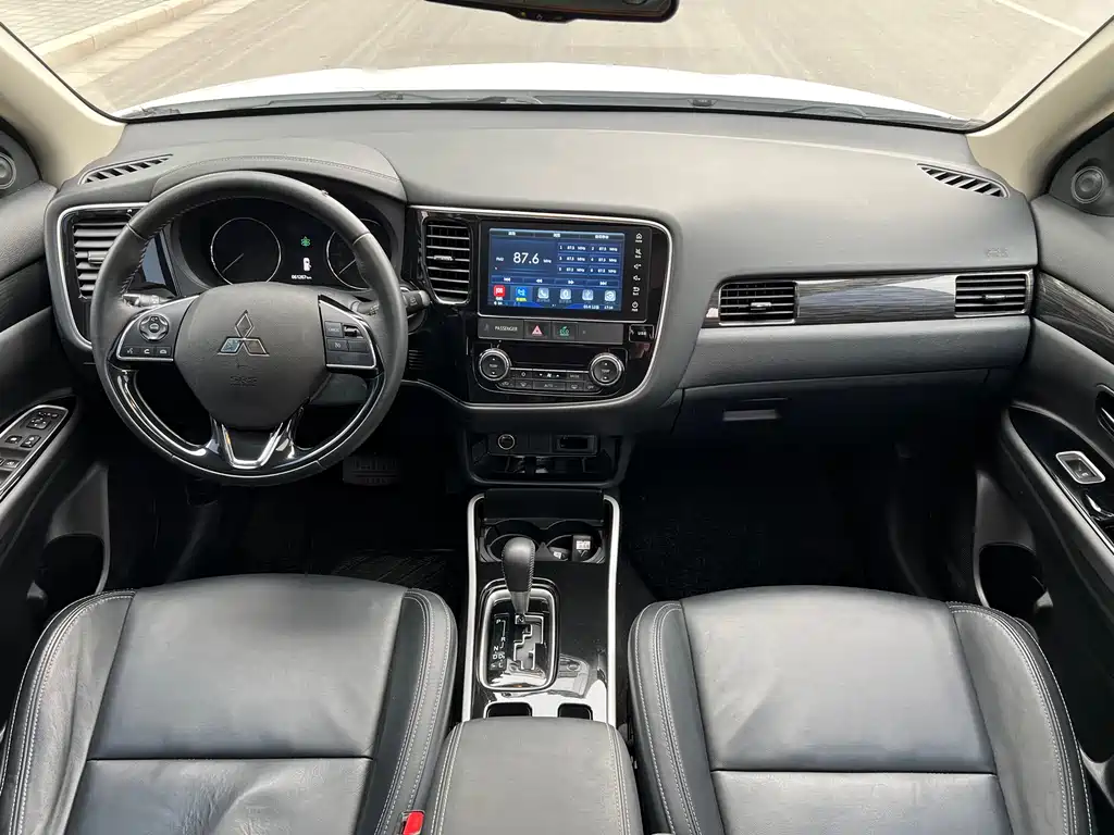 Mitsubishi Outlander 2020 — фото 14