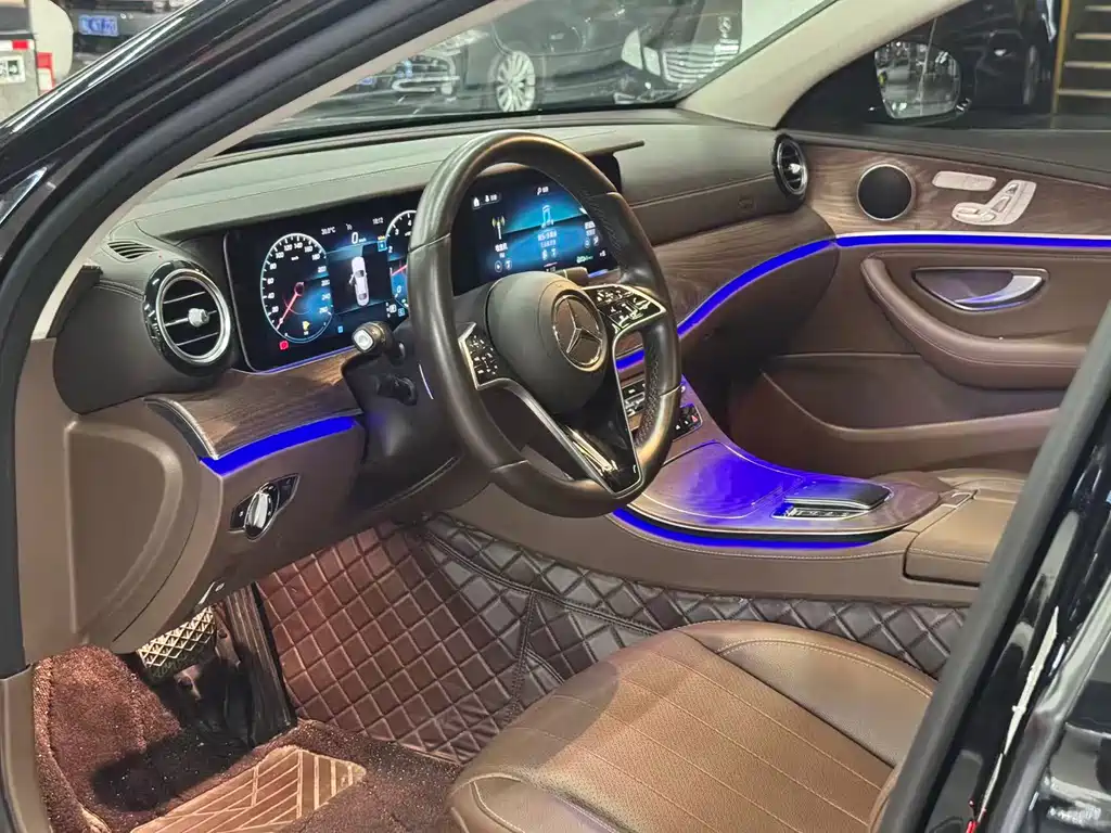 Mercedes-Benz E-Class 2023 — фото 13