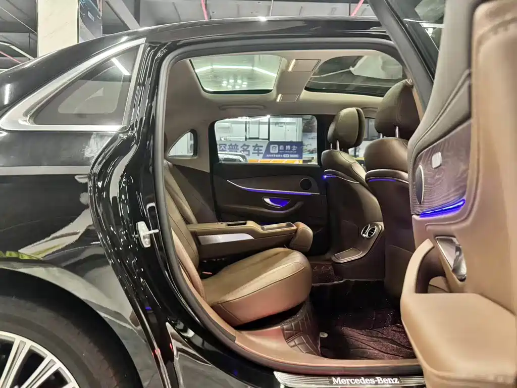 Mercedes-Benz E-Class 2023 — фото 11