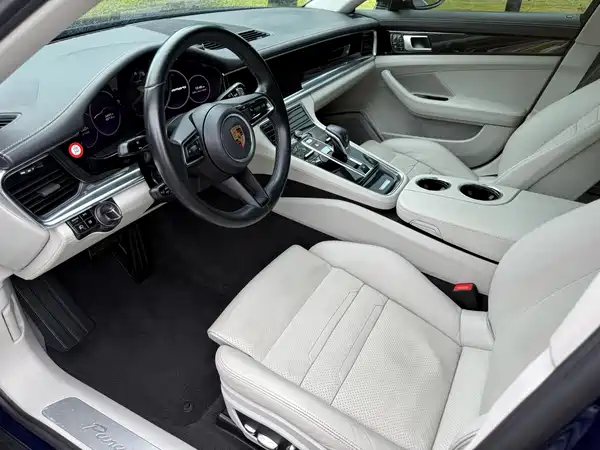 Porsche Panamera 2021