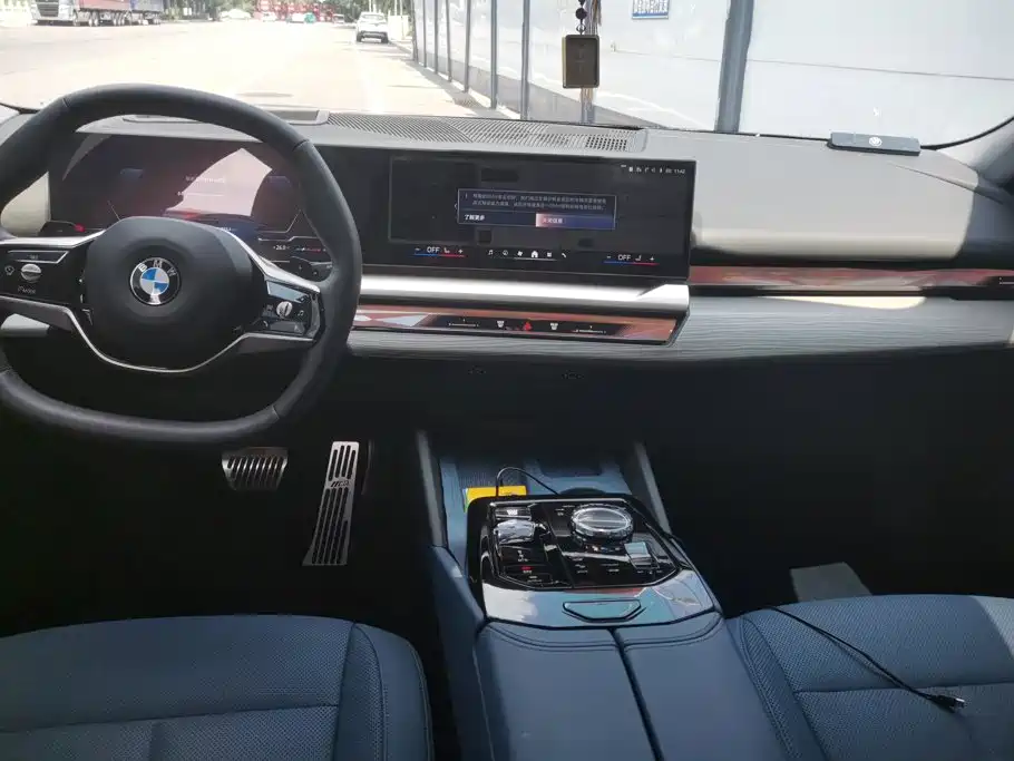 BMW 5 Series 2024 — фото 12