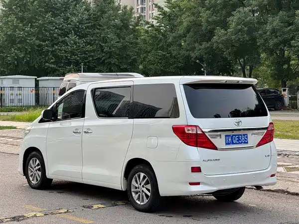 Toyota Alphard 2012