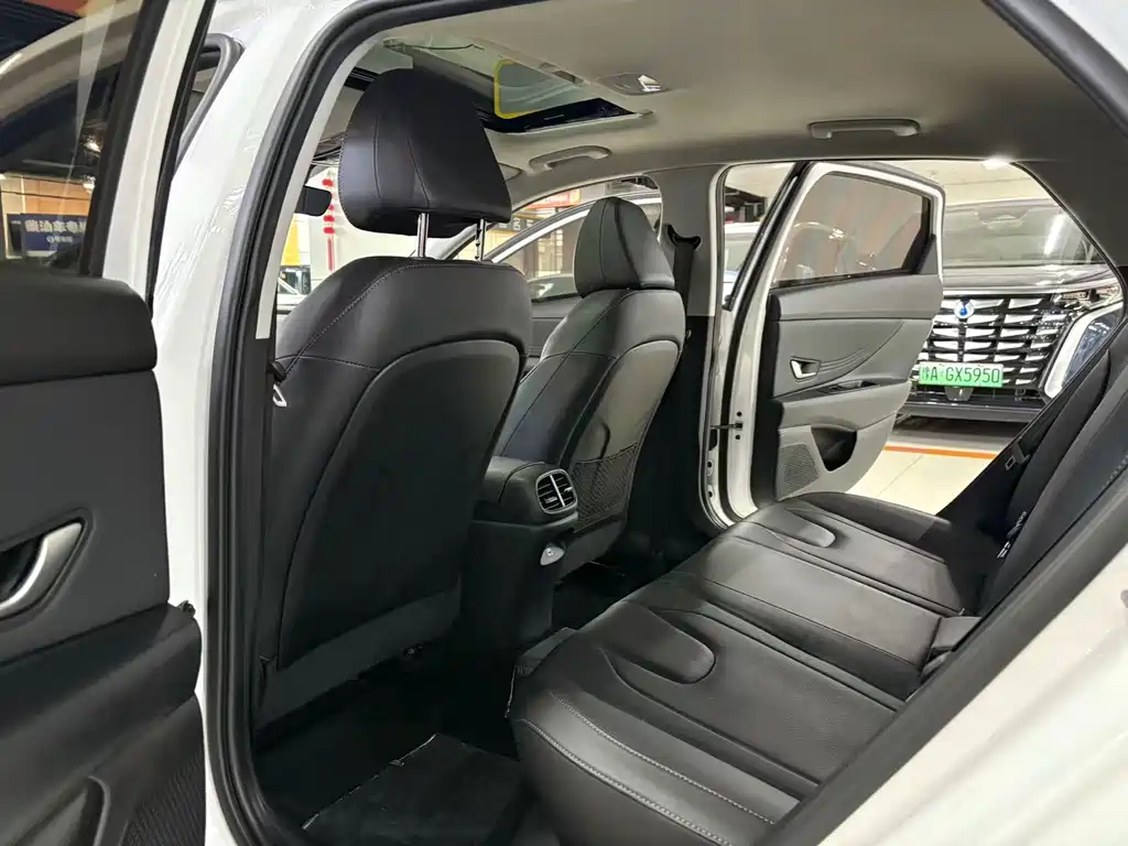 Hyundai Elantra 2023